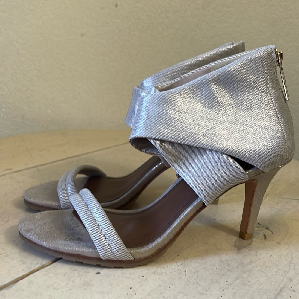 NEW Donald J. Pliner Tilly Gold Shimmer Leather/Fabric Sandal 3.5" Heel 8.5M